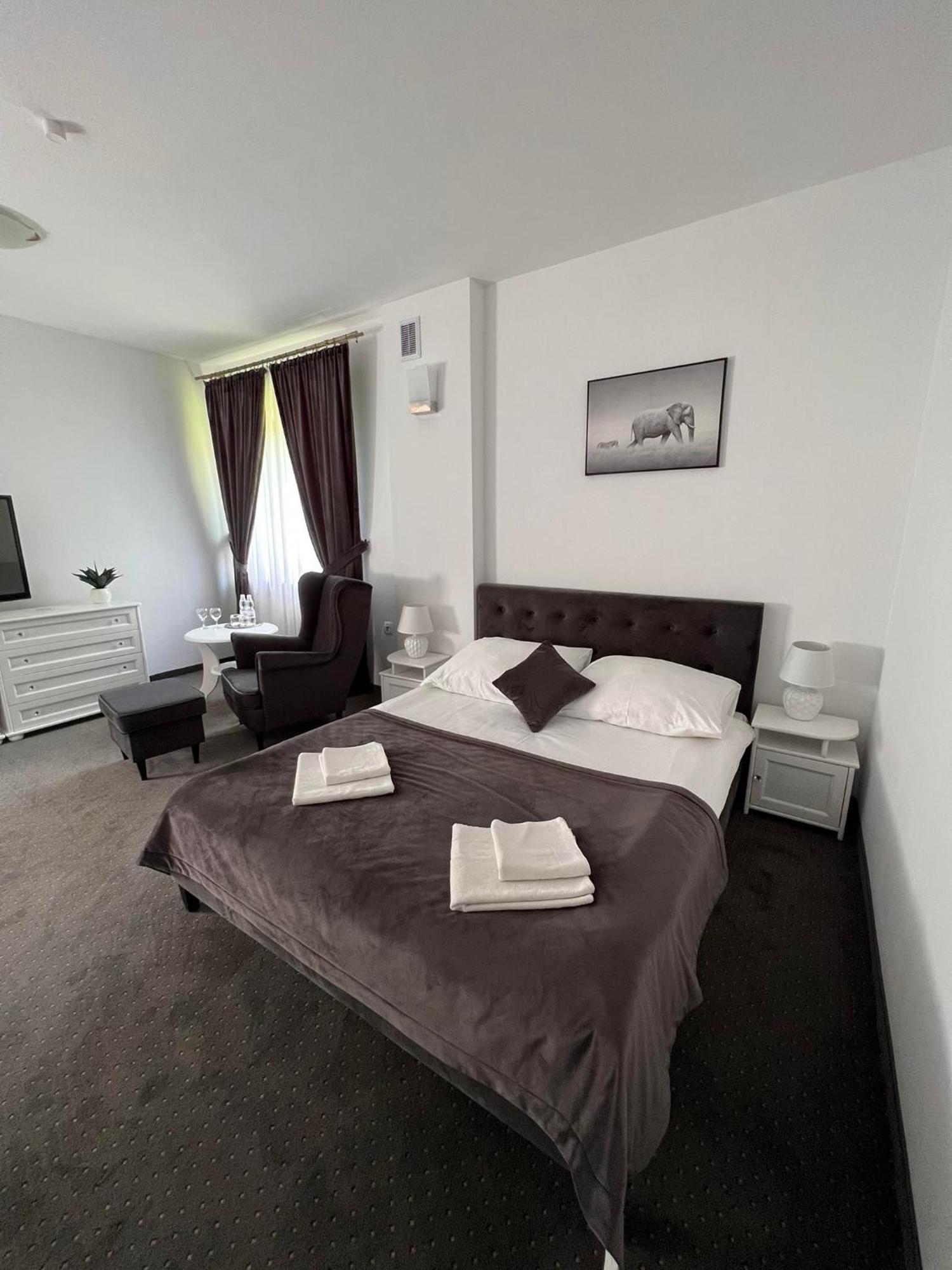 Hotel Park Opoczno Ngoại thất bức ảnh